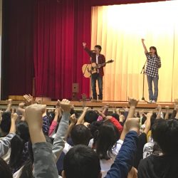 荒川区の小中学校で行われている「アツキヨゆめコンサート」