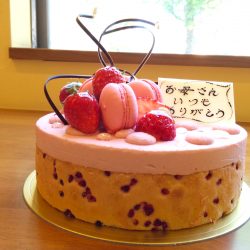 woo-roo-goo 苺とピスタチオのケーキ