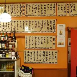 定番から創作料理まで、たくさんのメニューがずらり