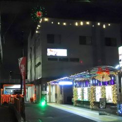 ネオン輝くかどのみせ夢空間