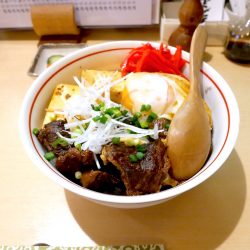とろっとろ！玉子のせ牛スジ丼