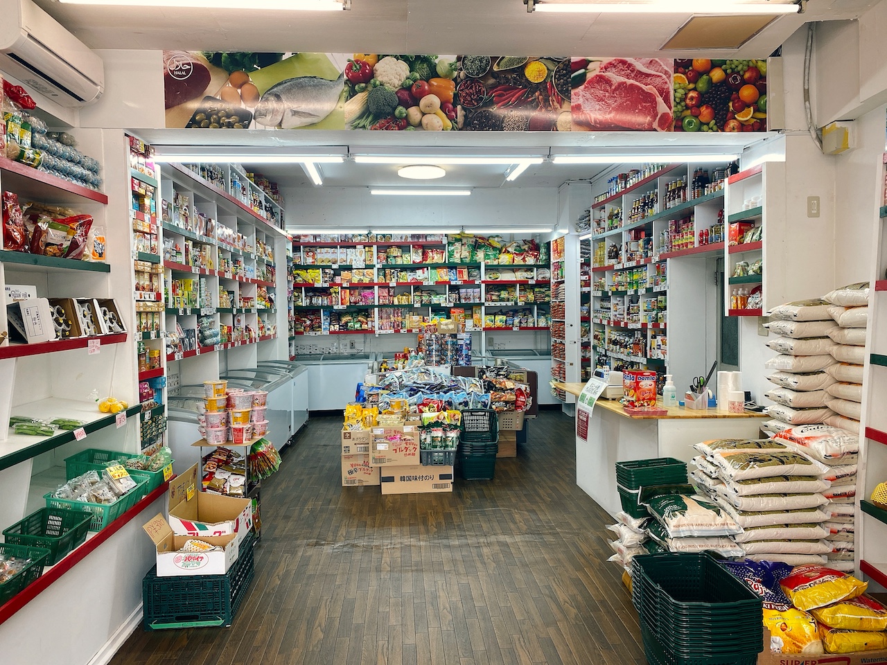 ラマニアハラルスーパーマーケット西日暮里店 店内