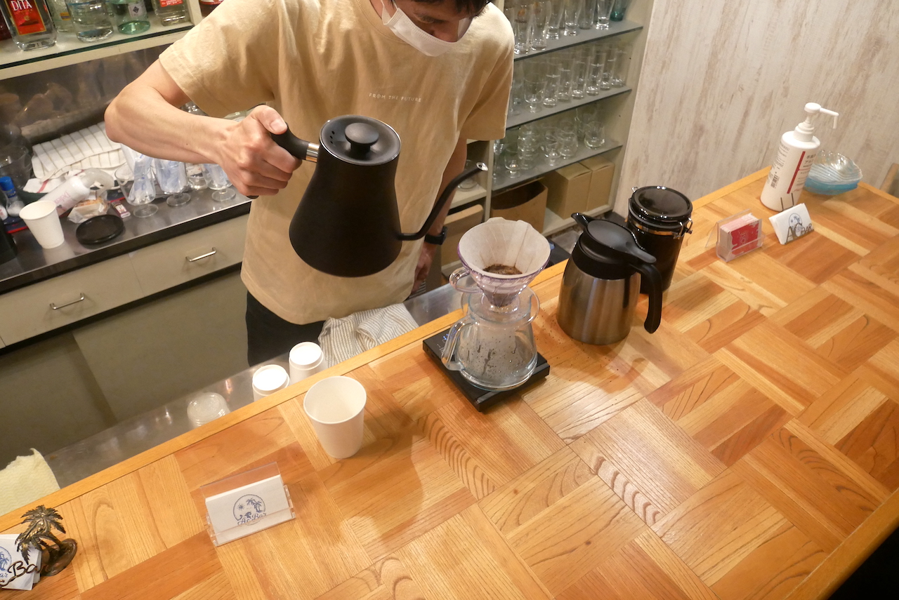 一杯ずつ丁寧にハンドドリップ
