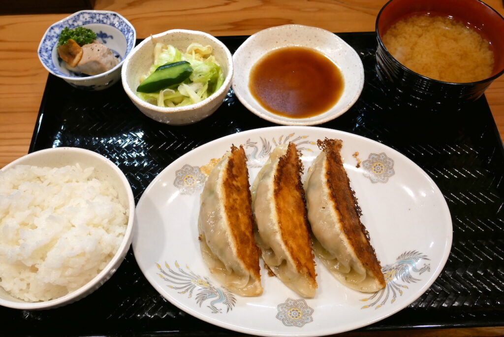 餃子定食(びっくり3個)