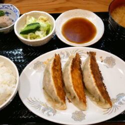 餃子定食(びっくり3個)