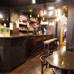 1軒目の撮影はGOOD BAR