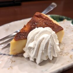 レモン風味のチーズケーキ