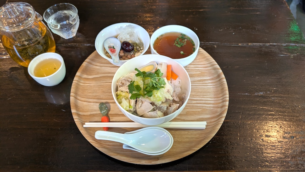 葱油鶏肉飯+豆花+スープ