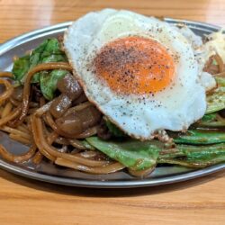 串カツ屋のホルモン焼きそば