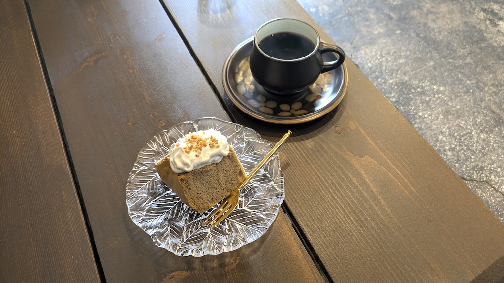 ハンドドリップコーヒーとシフォンケーキ