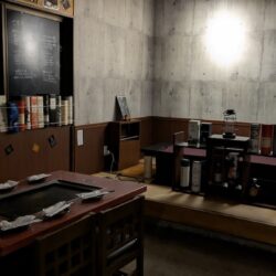 鉄板ウイスキー酒場ぱんち店内