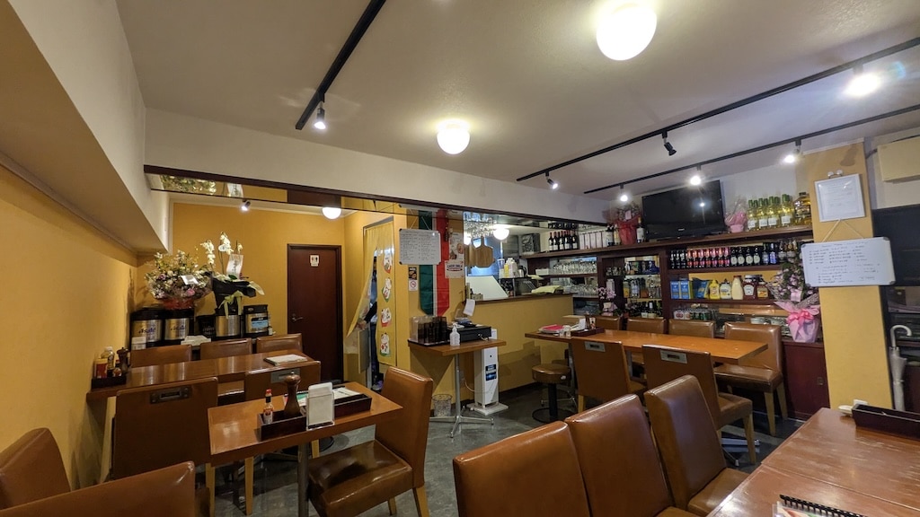 イタリアン & ビルマレストラン ナポリミャンマー店内