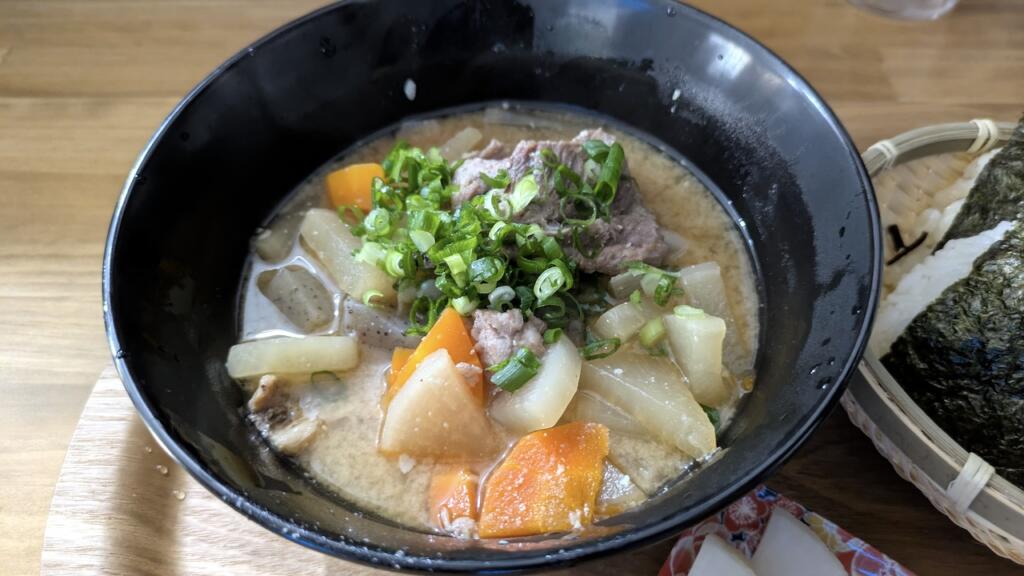 スペアリブと野菜のお味噌汁