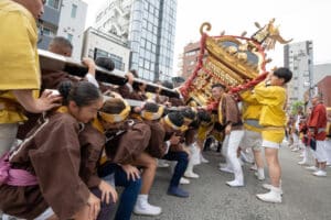 53歳記者が人生で初めて神輿を担いでみた。超初心者向け天王祭体験記