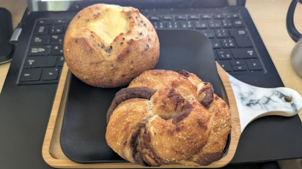 あんフランスとごまロール