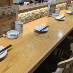 焼き鳥もつ焼き青山 荒川小台店内