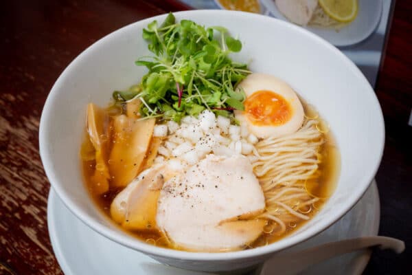【荒川涼麺2025】今年の冷やしは一味違う。海を感じに麺’s club 酒池肉林 東京荒川に行ってきた。