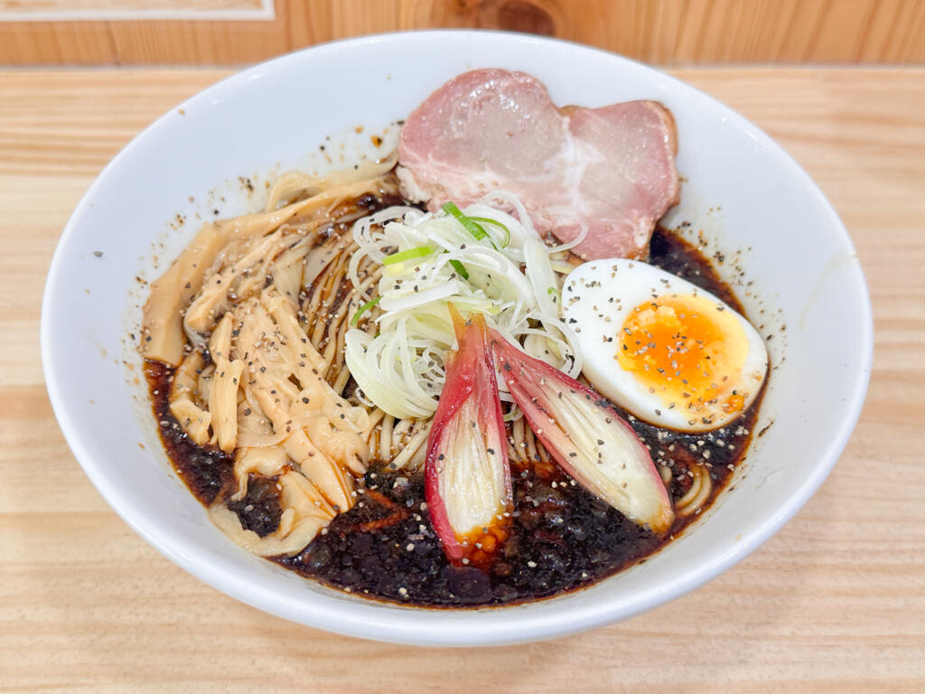 冷やしブラックラーメン(1,000円・税込)