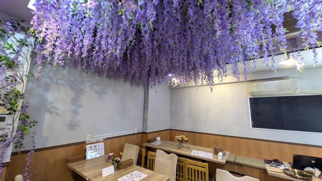 COFFEE&BAR Lavender LOUNGE店内（奥）