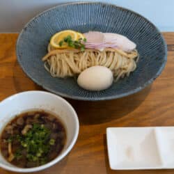 昆布、鶏、野菜の旨味が沁みる――町屋ラーメンヤミーマーゴの昆布水つけ麺