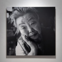 ギャラリーOGU MAGで開催中：落合由利子 写真展「絹ばあちゃんと90年の旅―幻の旧満州に生きて」