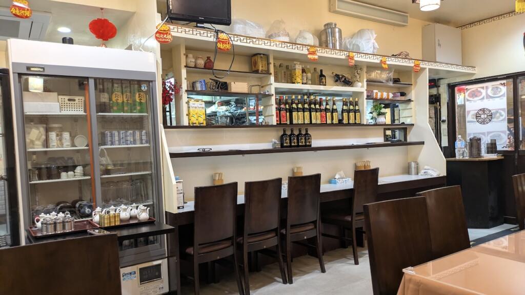 臥龍酒家店内