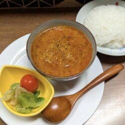 つまみになるバターチキンカレー！ 焼鳥・もつ焼きの店きしだ