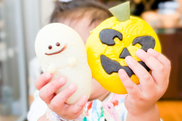 ハロウィン期間限定!ひぐらしベーカリーのMr.パンプキンとおばけパンがインスタ映えで可愛すぎる! ハロウィン期間限定!ひぐらしベーカリーのMr.パンプキンとおばけパンがインスタ映えで可愛すぎる!