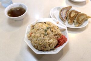 町屋で満腹! 中華喫茶 川ばた名物チャーハン&巨大餃子 町屋で満腹! 中華喫茶 川ばた名物チャーハン&巨大餃子