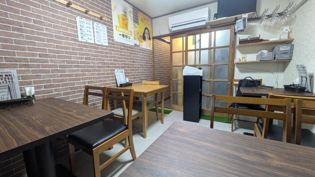 居酒屋MAHALAYA店内