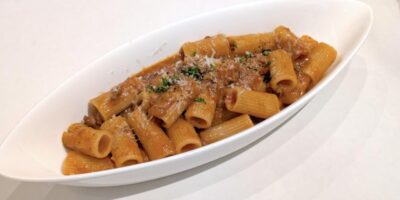 三ノ輪の紫翠 cafe Shisuiがランチ営業を開始。デザートとお得なセットも 牛肉のラグーソース リガトーニ