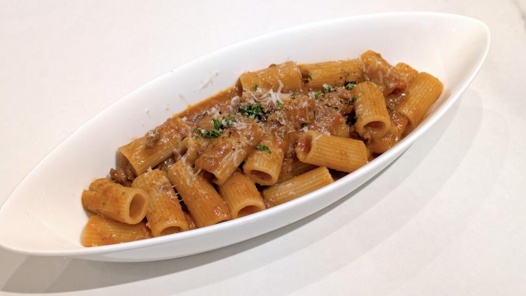 牛肉のラグーソース リガトーニ
