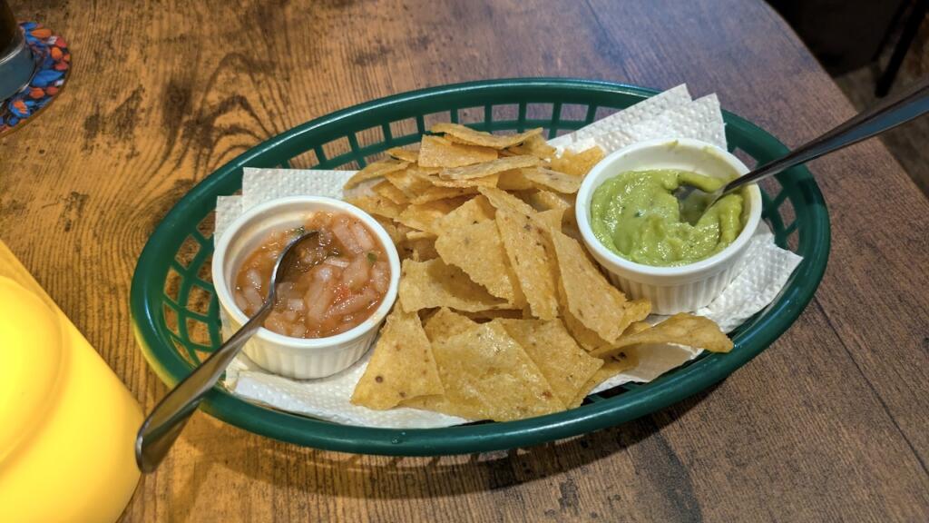 お通しナチョス