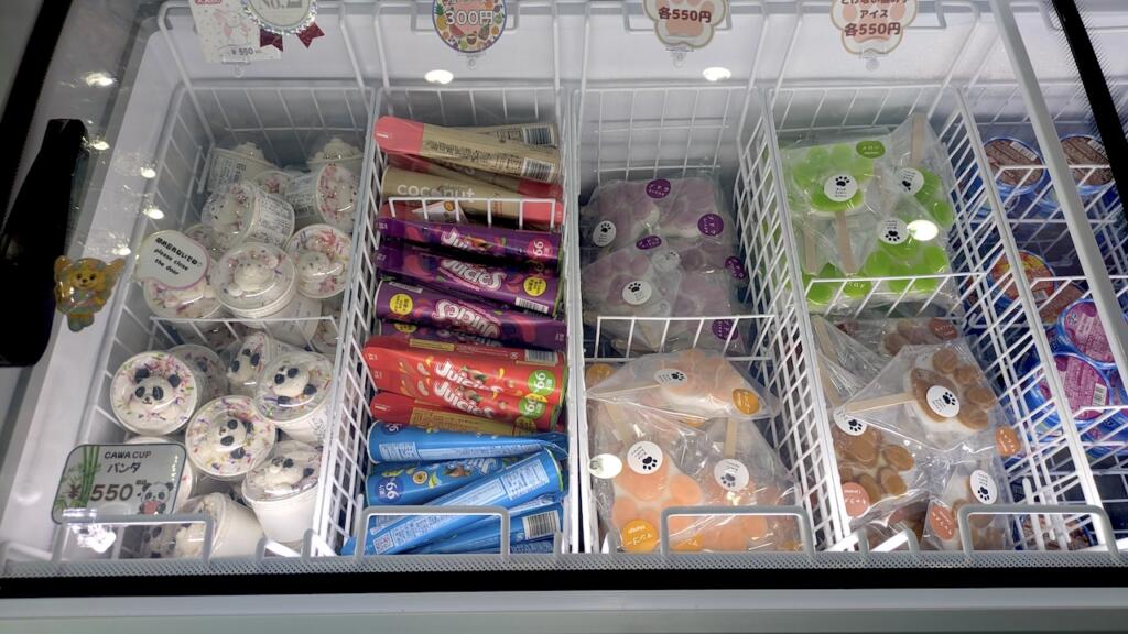 たくさんのアイスとひんやりスイーツ