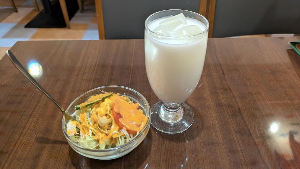 ランチサラダとドリンク