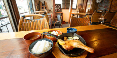 町屋 三角屋、土日祝にランチ営業開始！チキンレッグプレートを食べてきた