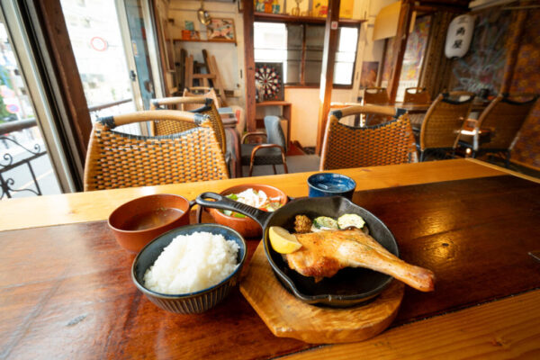 町屋 三角屋、土日祝にランチ営業開始！チキンレッグプレートを食べてきた