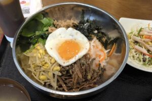 【あらかわ満点メニュー】 野菜たっぷりビピンバセット Mogo Mogo Dining 町屋