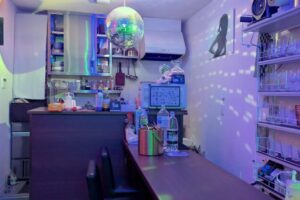 老舗居酒屋からミラーボール輝くミュージックバーへ大変身！MIKASA 日暮里