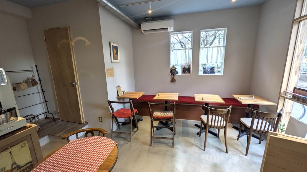 カフェ ア・ラ・パパ * プリュス店内