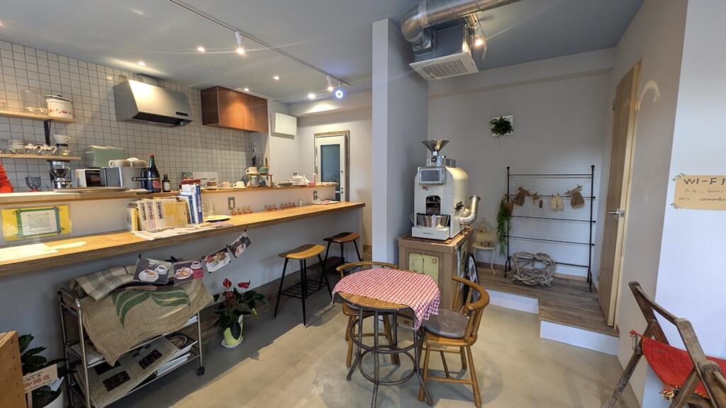 カフェ ア・ラ・パパ * プリュス店内