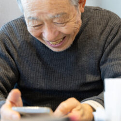 ITを駆使して病気を発見！ 進化を続ける93歳「スマホおじいちゃん」、水橋さんに会ってきた