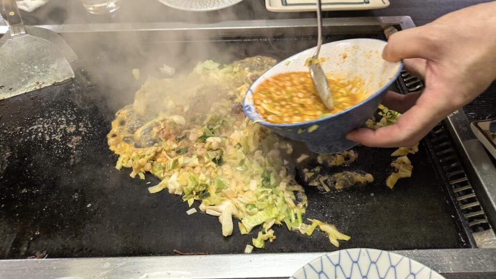 パクチー香るトムヤムもんじゃ
