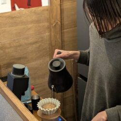コーヒーを淹れるちょすさん