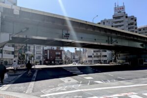 自転車の「青切符」導入！荒川警察署に聞く「区内の難所」正しい渡り方