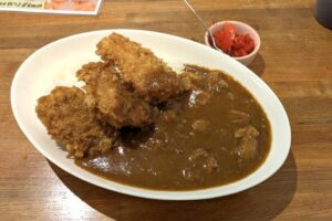 ジョイフル三の輪 コロンバキッチンの日替わり牛すじカレー+ヒレカツがガッツリお得