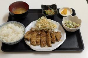 町屋 居酒屋 いな穂のランチ定食はテイクアウトも夜も注文可能。