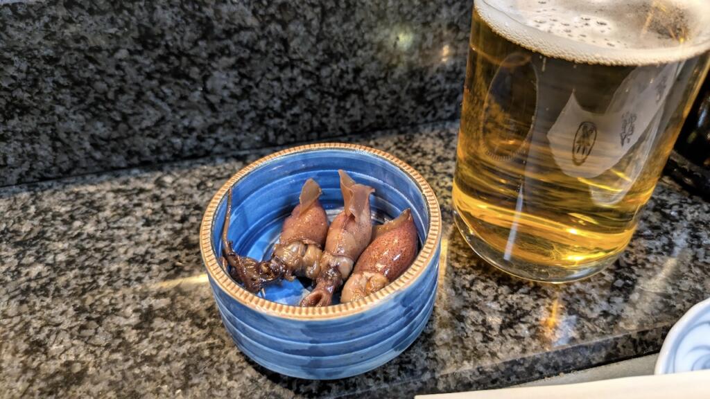 お通しはホタルイカ