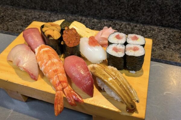 町屋 都電通り沿いで大正時代から3代続く老舗寿司屋、錦鮨 特上にぎり