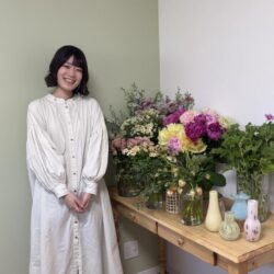 【開店】5/1 お花がつなぐ“寄り道”と“縁”  祖父母の仕事場を受け継いだ花のアトリエ『yorimichi flower』オープン！